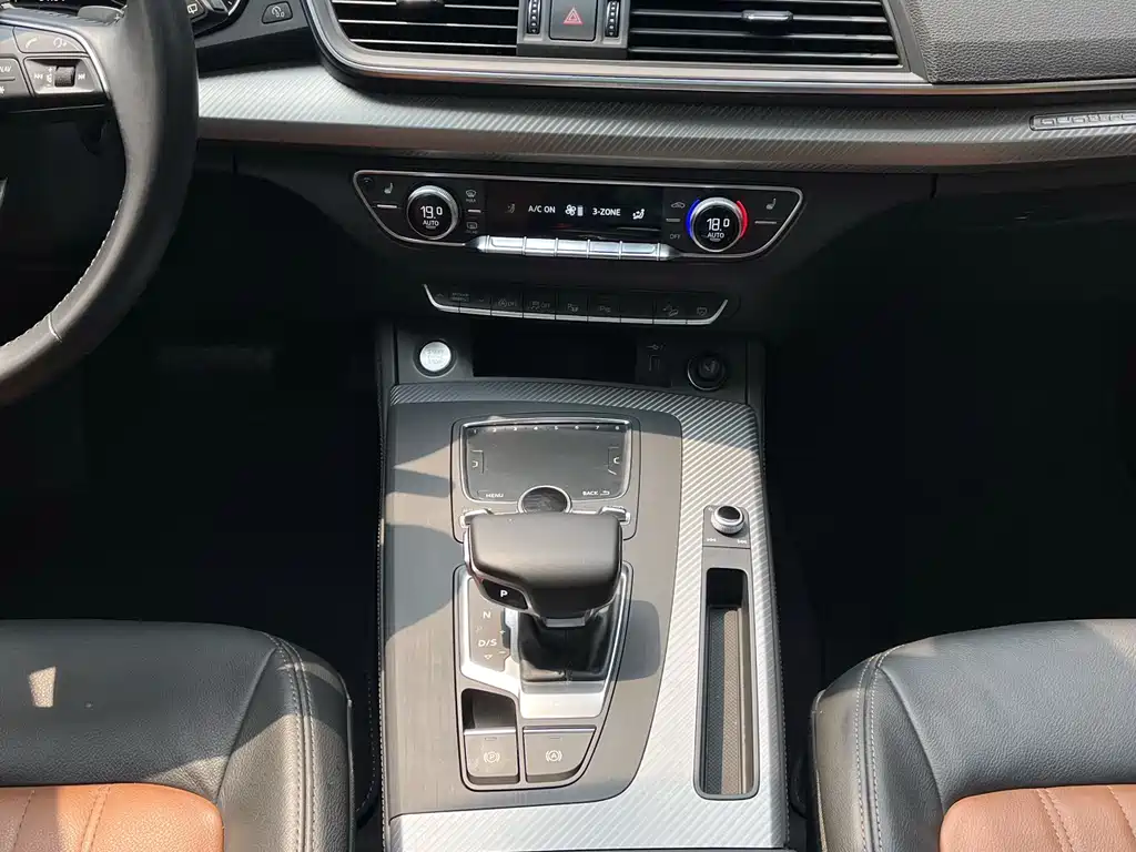 Audi Q5L 2020 — фото 17