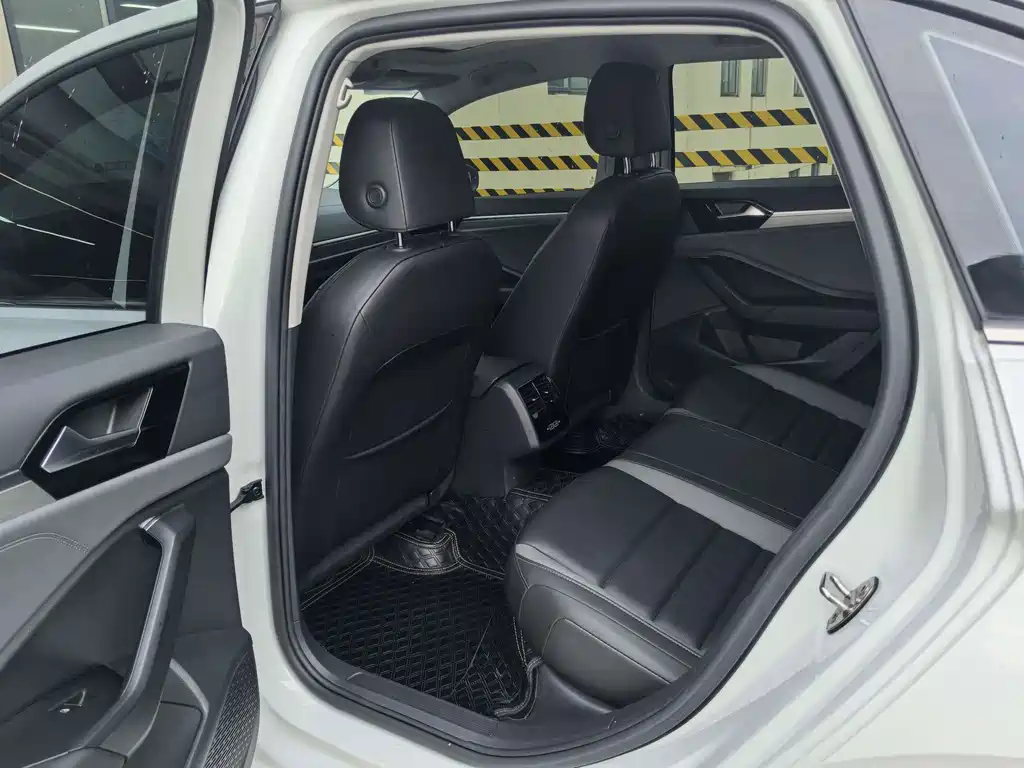 Volkswagen Sagitar 2022