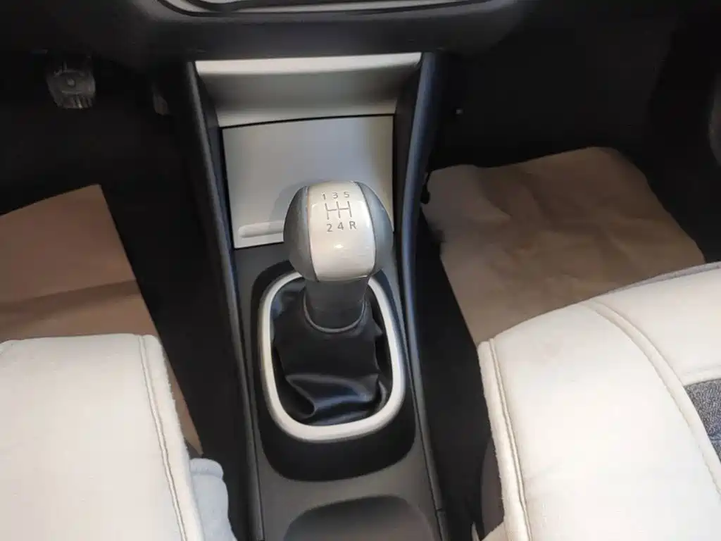 Nissan Sylphy 2017 — фото 14