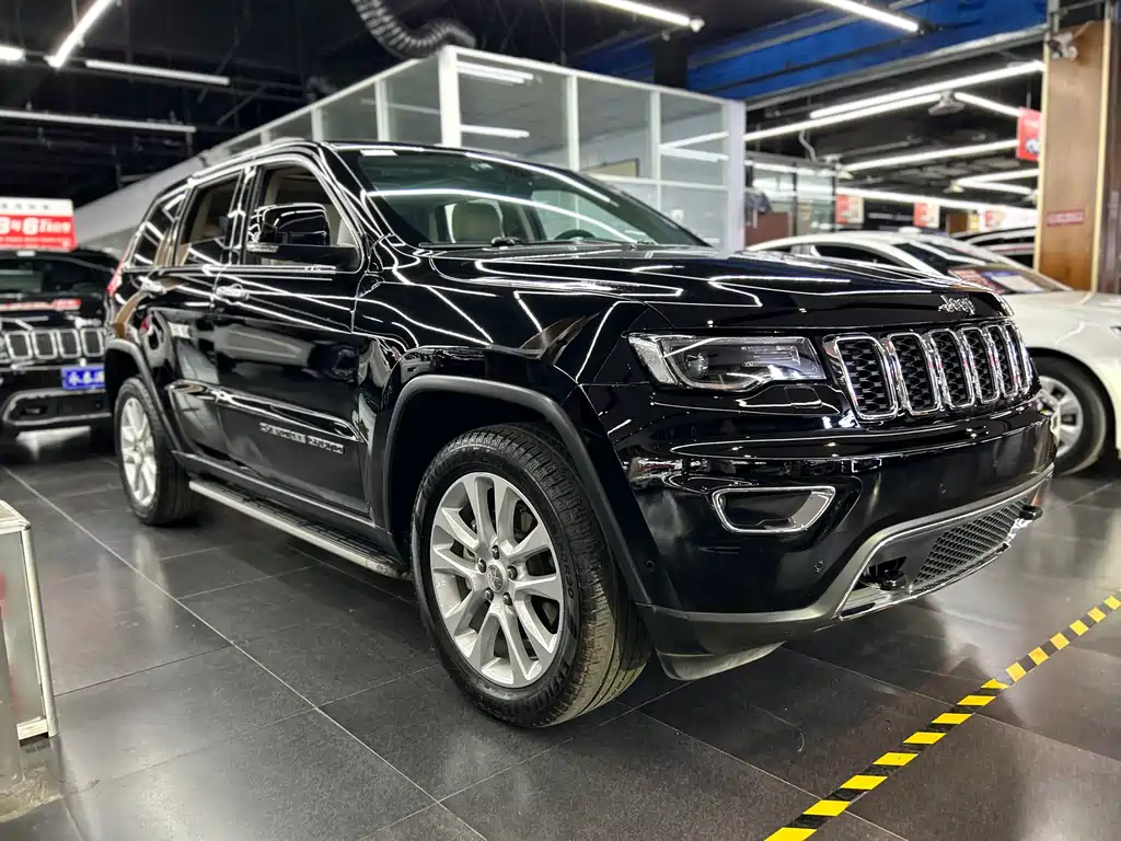 Jeep Grand Cherokee 2018 — фото 3