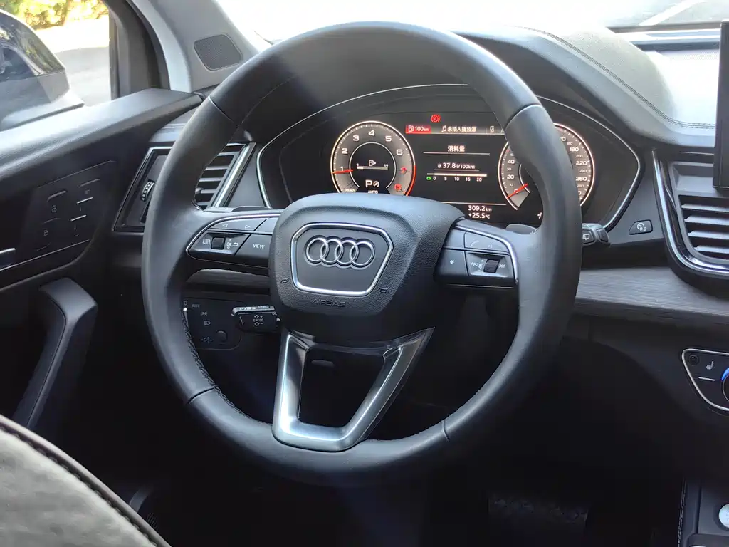 Audi Q5L 2023 — фото 16