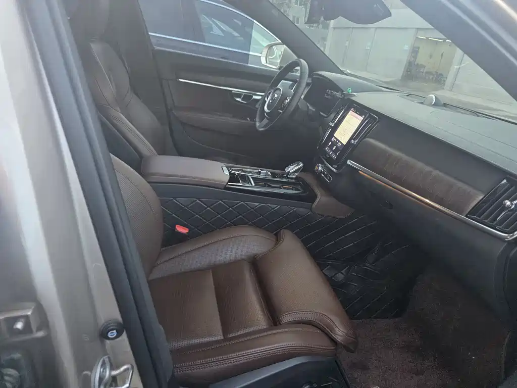 Volvo S90 PHEV 2023 — фото 11