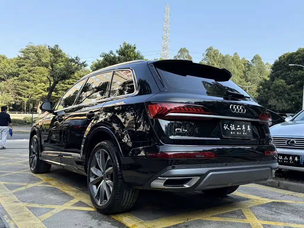 Audi Q7 2023 — фото 6