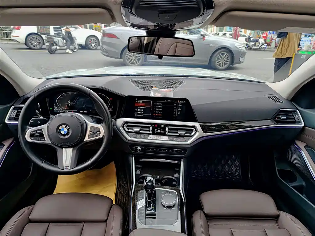 BMW 3 Series 2021 — фото 10
