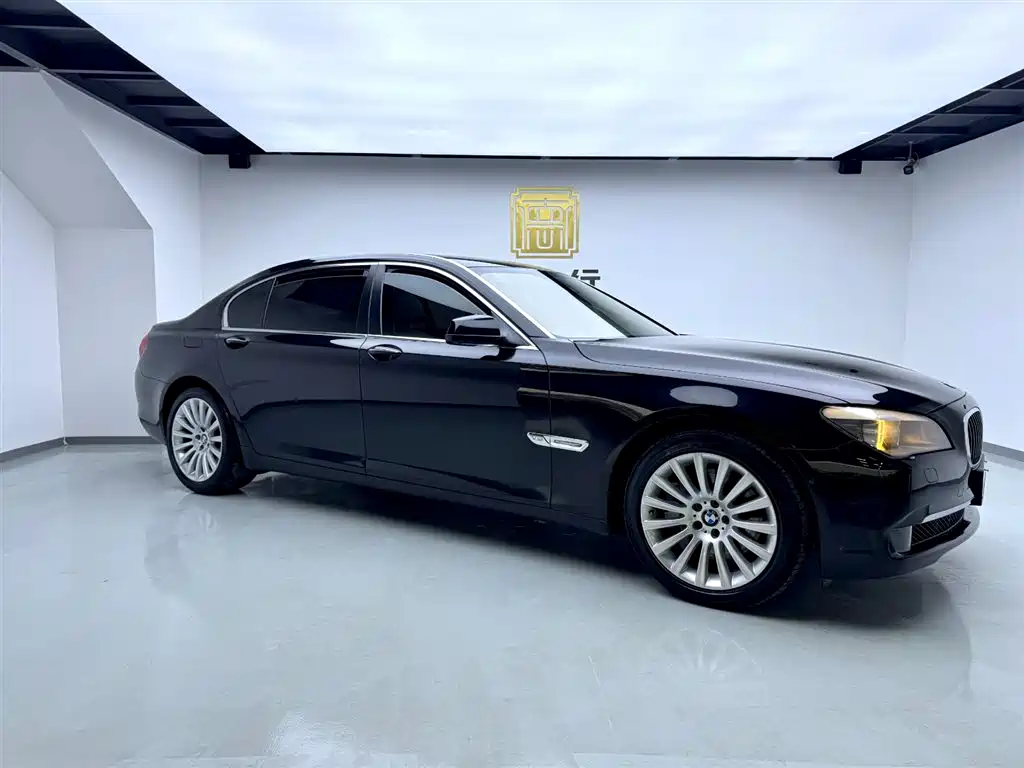 BMW 7 Series 2011 — фото 7