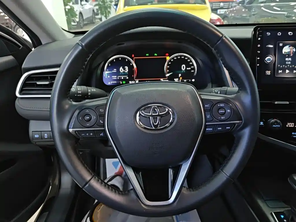 Toyota Camry 2022 — фото 11