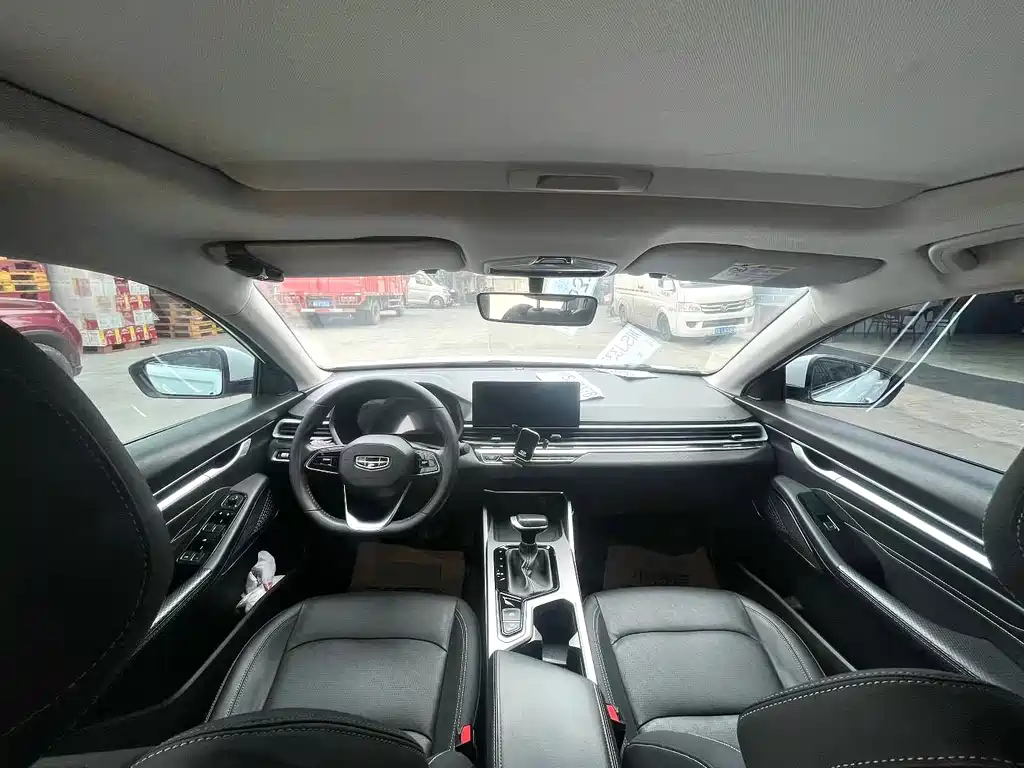 Geely Emgrand 2021