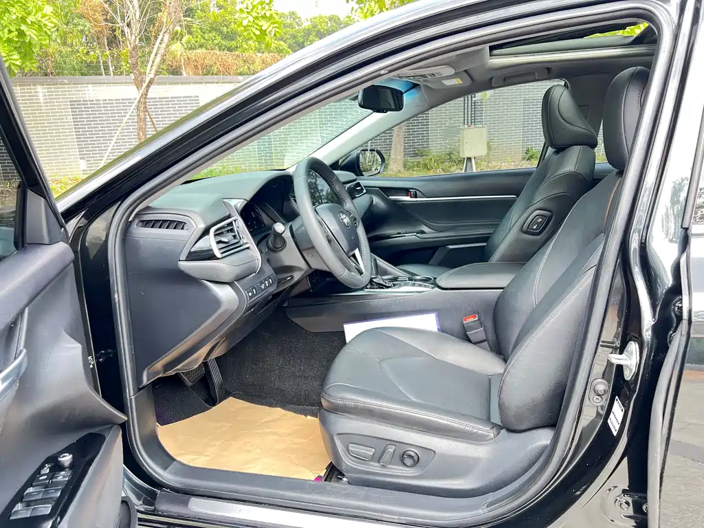 Toyota Camry 2022 — фото 10