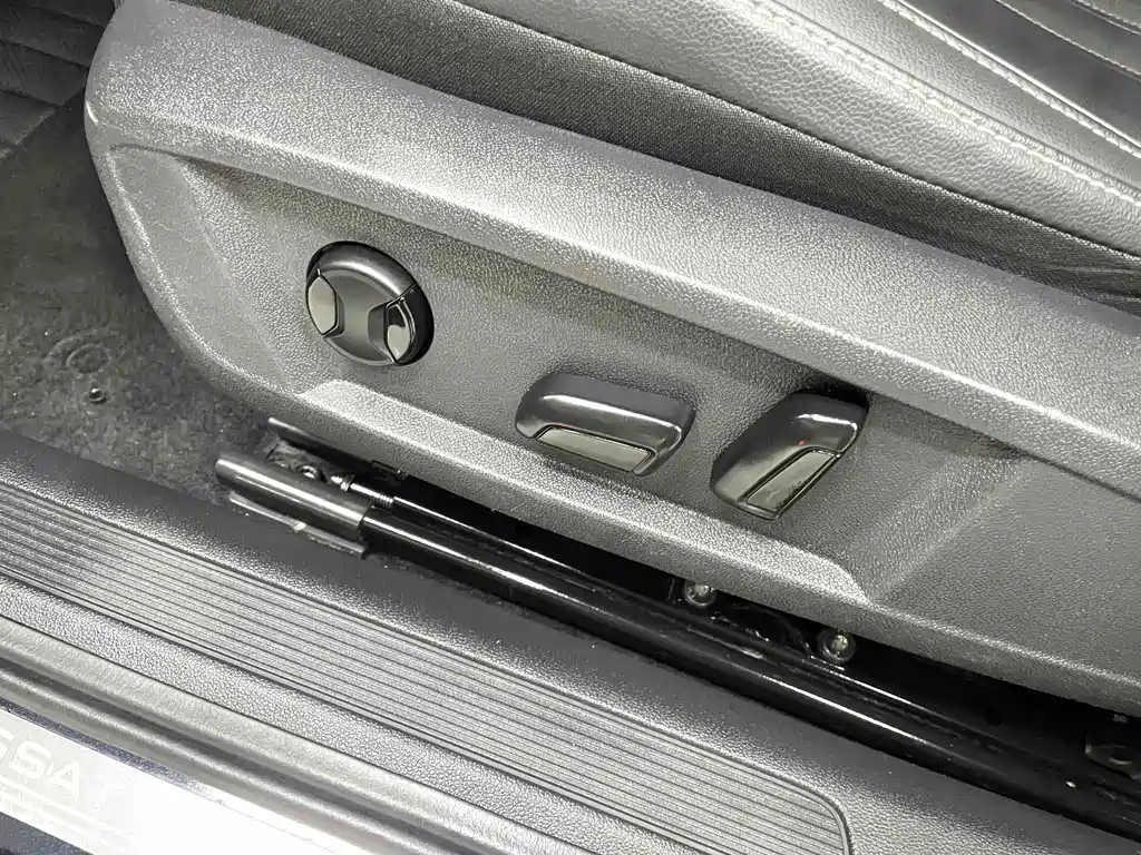 Volkswagen Passat 2023 — фото 12