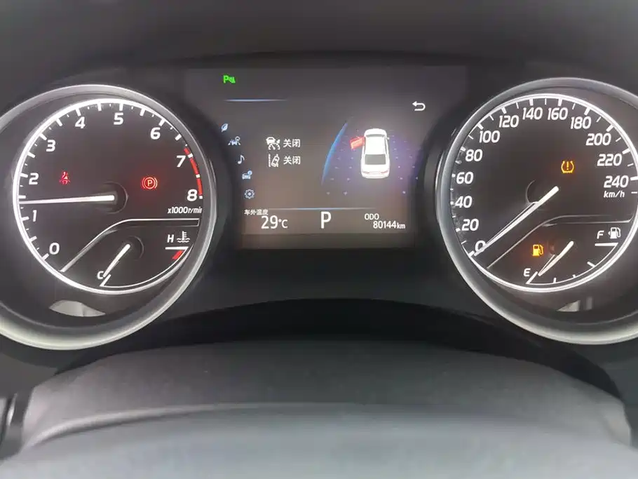 Toyota Camry 2018 — фото 14