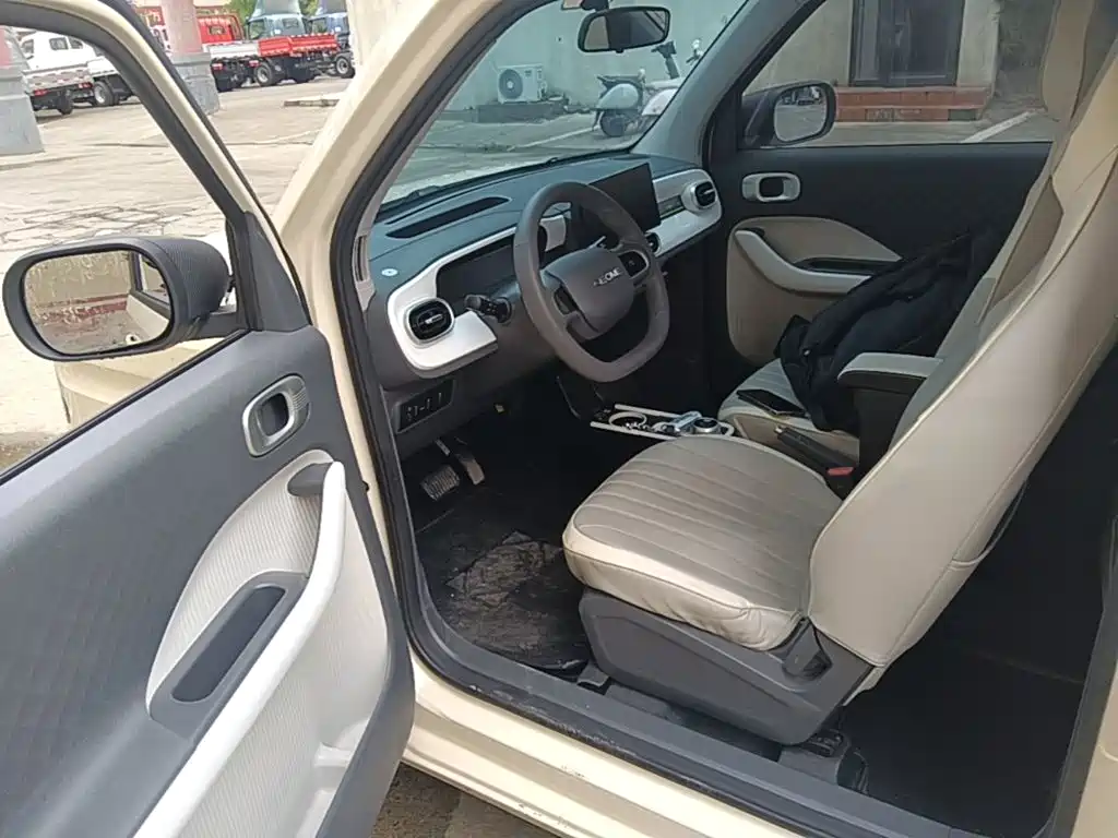 Geely Galaxy Panda 2025 — фото 16