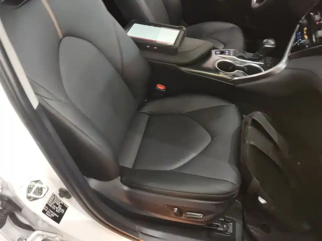 Toyota Camry 2021 — фото 25