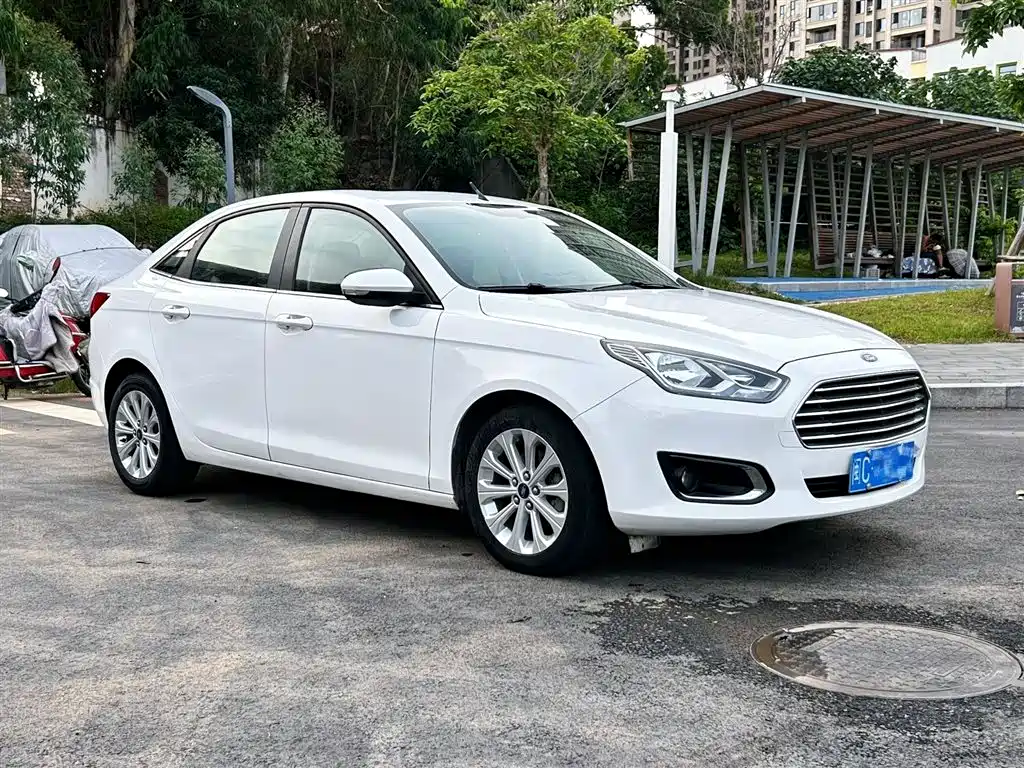 Ford Escort 2015 — фото 3