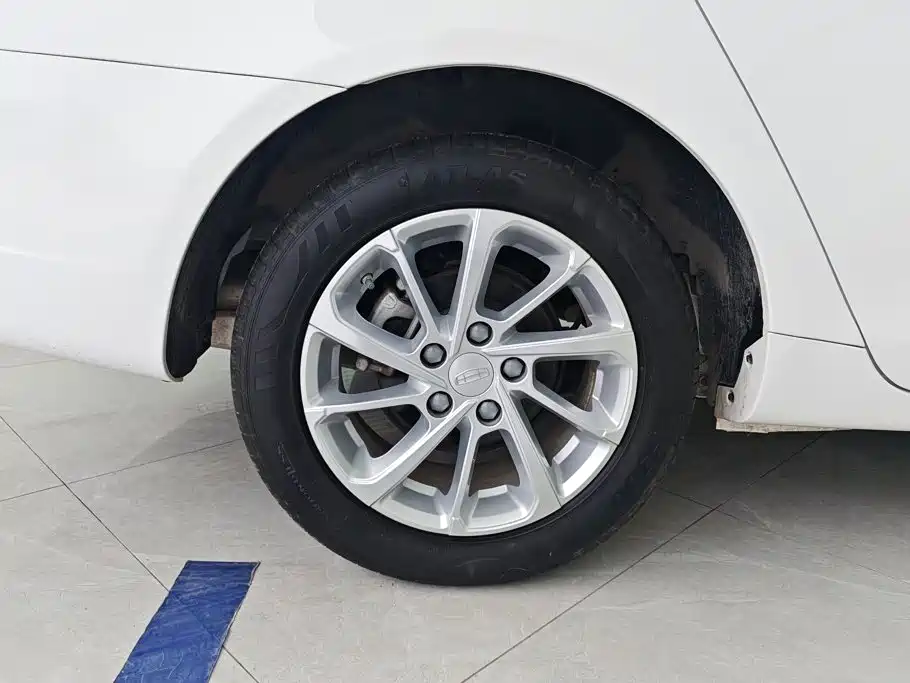 Geely Emgrand 2021