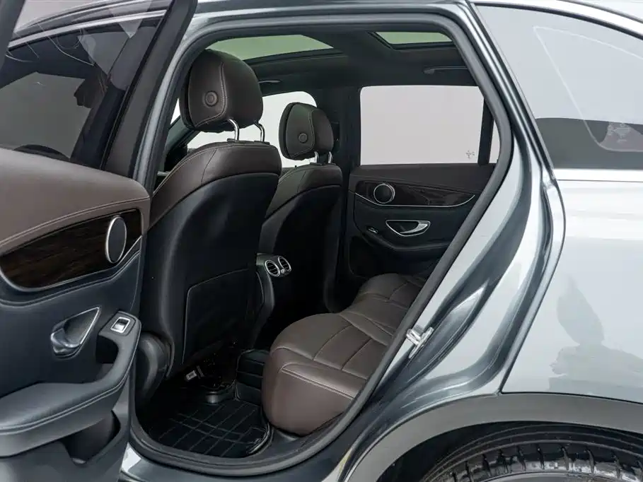 Mercedes-Benz GLC 2018 — фото 19