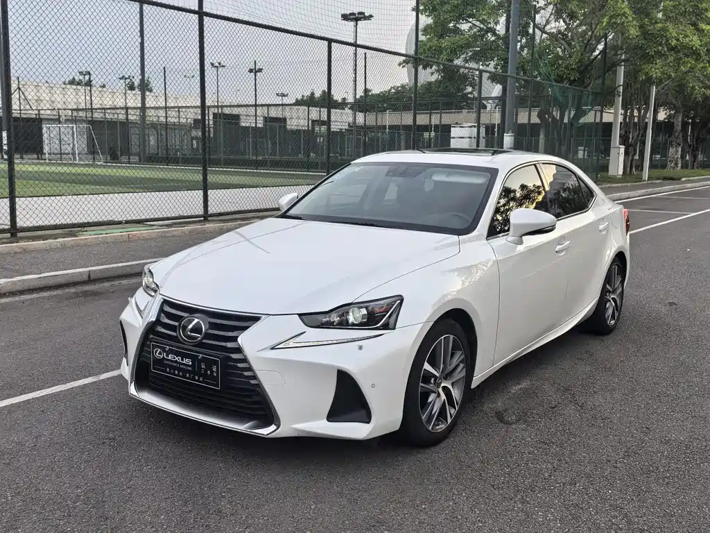 Lexus IS 2017