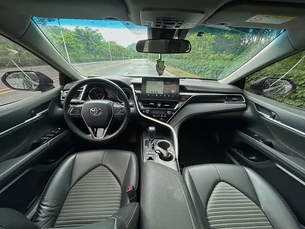 Toyota Camry 2023 — фото 10