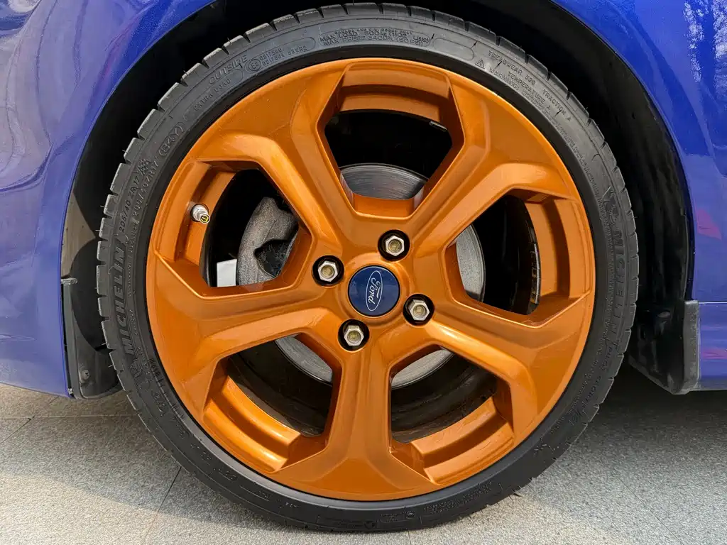 Ford Fiesta 2014 — фото 15
