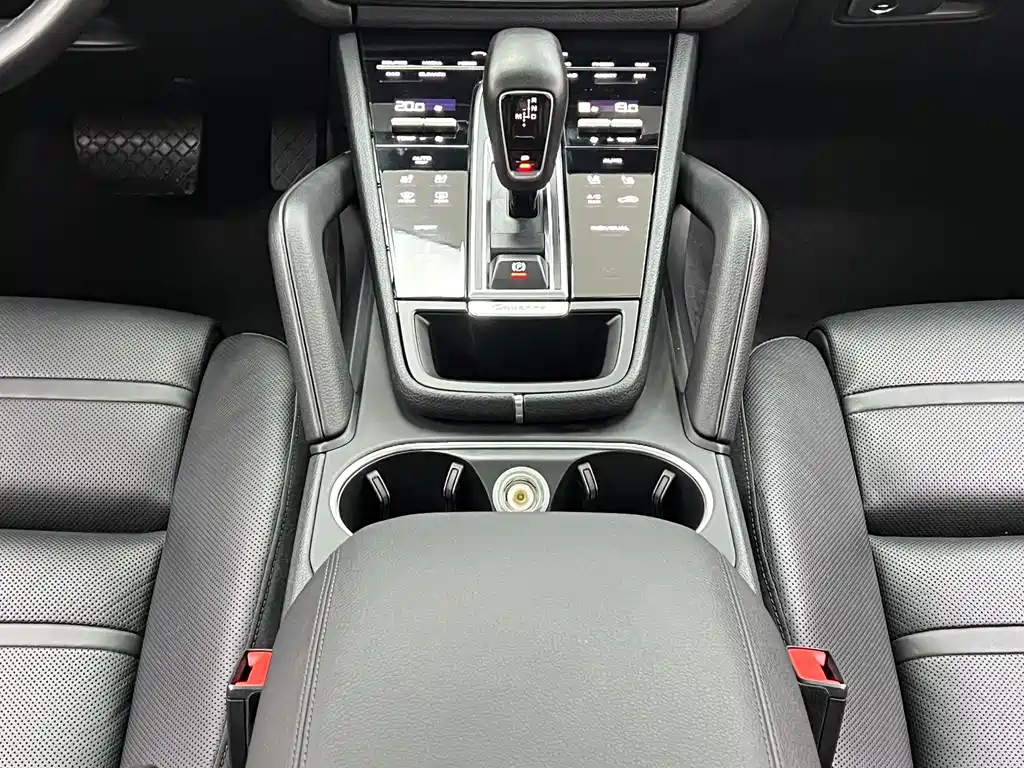 Porsche Cayenne 2020 — фото 25