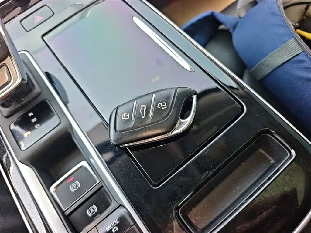 Roewe i6 MAX New Energy 2024 — фото 9