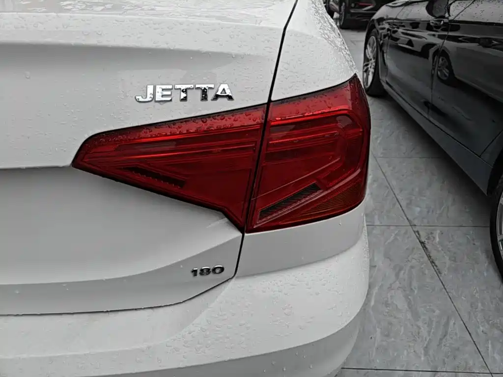 Volkswagen Jetta 2017 — фото 24