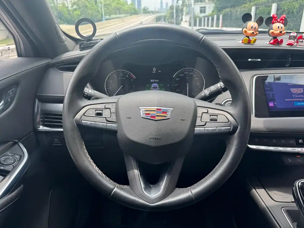 Cadillac XT4 2023 — фото 9