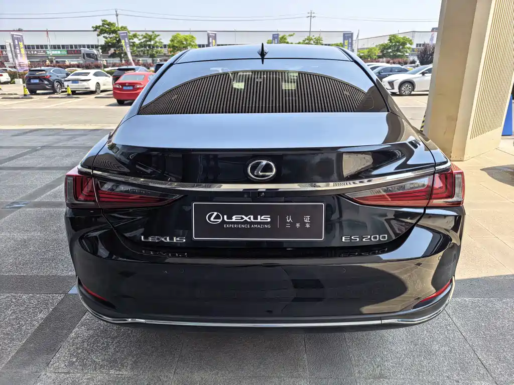 Lexus ES 2023 — фото 2