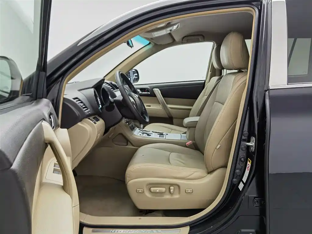 Toyota Highlander 2010 — фото 10