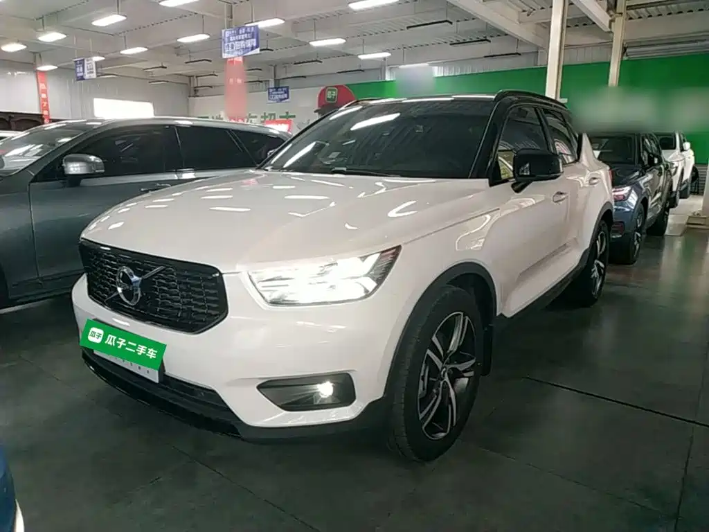 Volvo XC40 2021 — фото 2