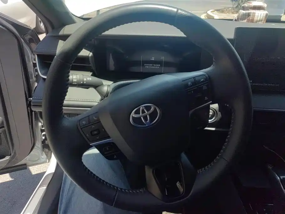 Toyota Camry 2025 — фото 15
