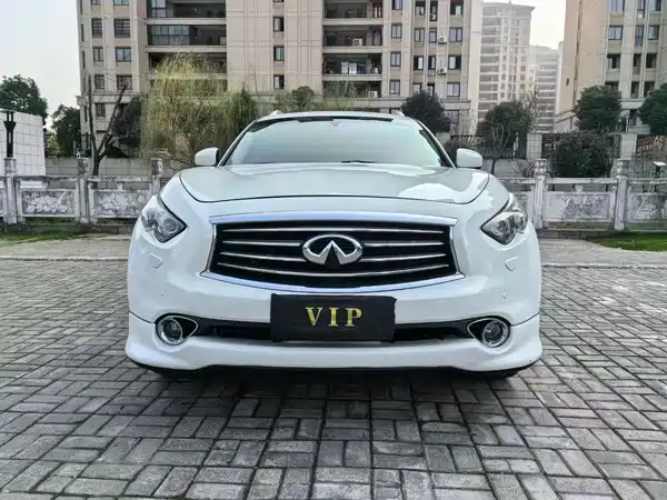 Infiniti QX70 2014