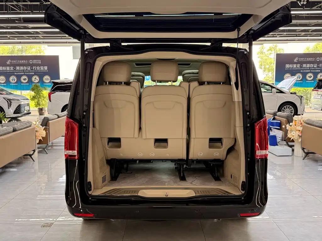 Mercedes-Benz V-Class 2022 — фото 17