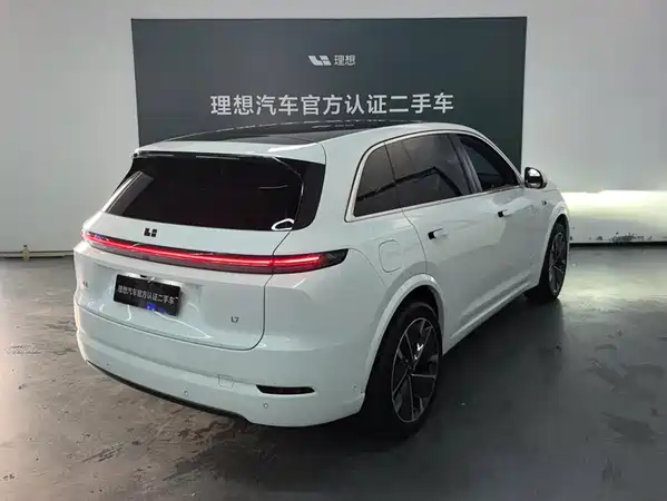 Li Auto L7 2025