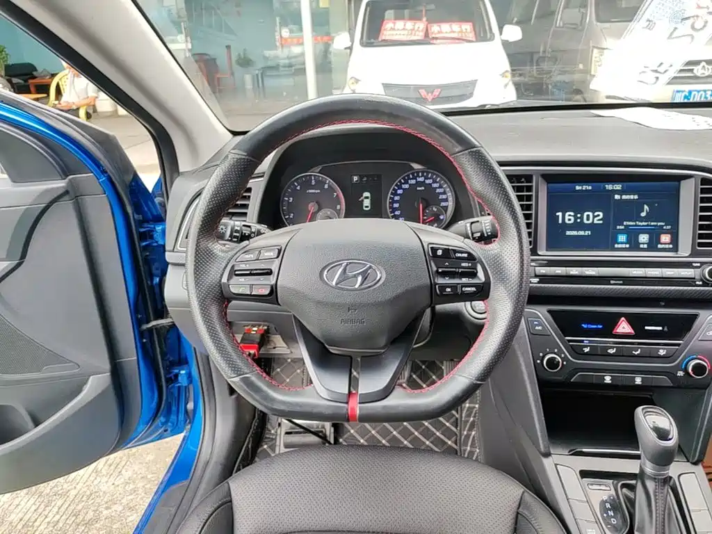 Hyundai Elantra 2019 — фото 11