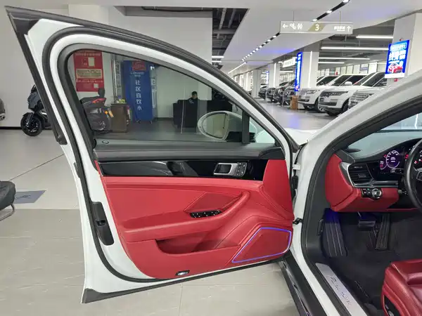 Porsche Panamera 2023
