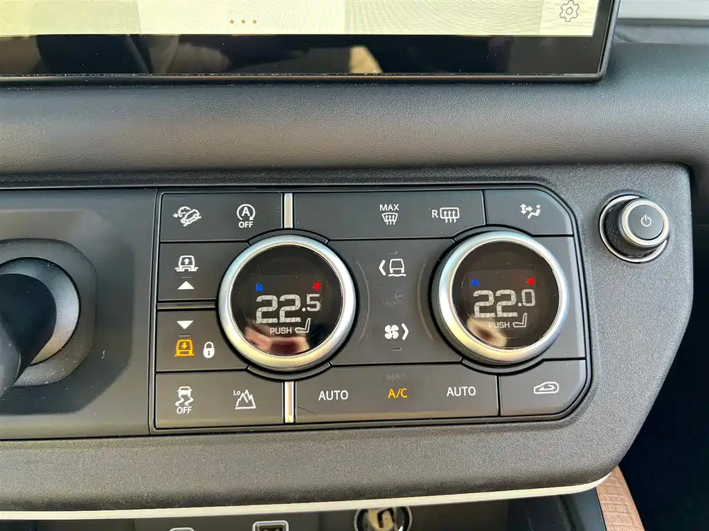 Land Rover Defender 2022 — фото 10