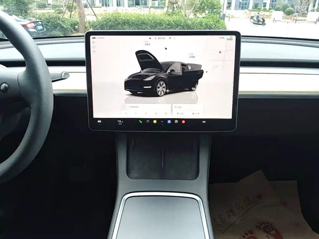 Tesla Model Y 2023 — фото 13