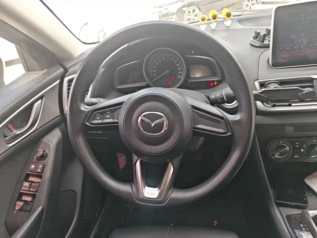 Mazda 3 Axela 2018 — фото 11