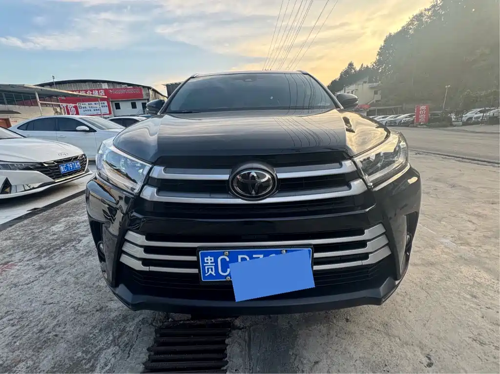 Toyota Highlander 2018 — фото 1
