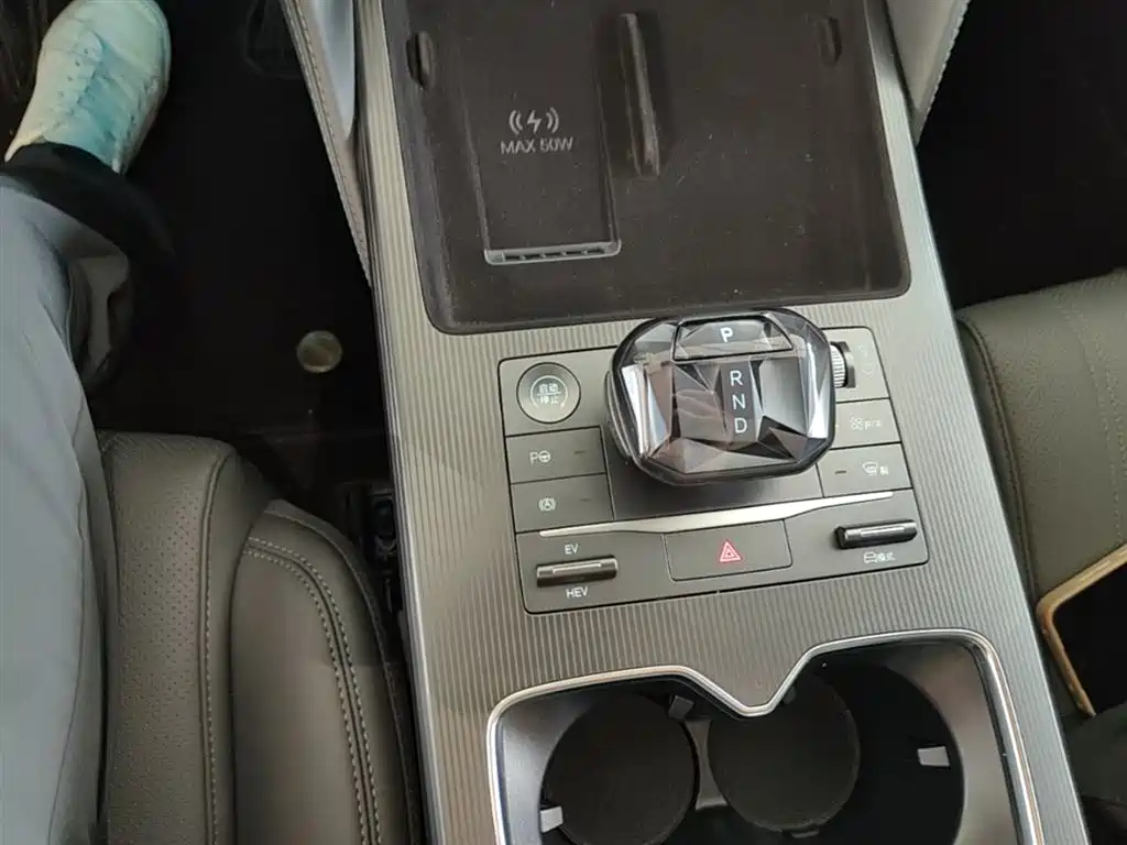 BYD L DM-i 2025 — фото 14