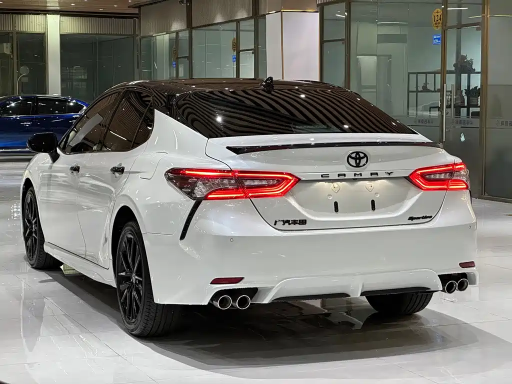 Toyota Camry 2023 — фото 25
