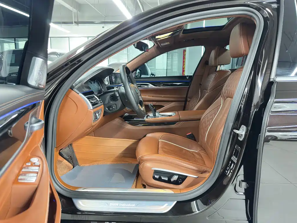 BMW 7 Series 2020 — фото 10
