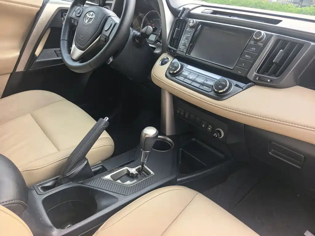 Toyota RAV4 2015 — фото 14