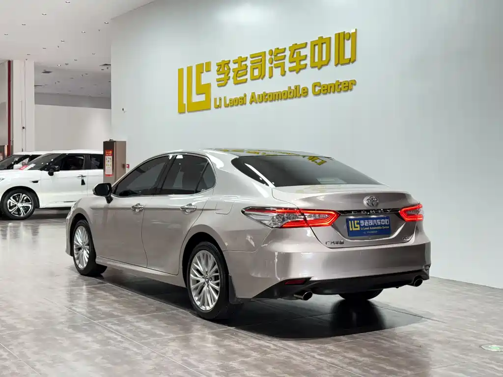 Toyota Camry 2020 — фото 5