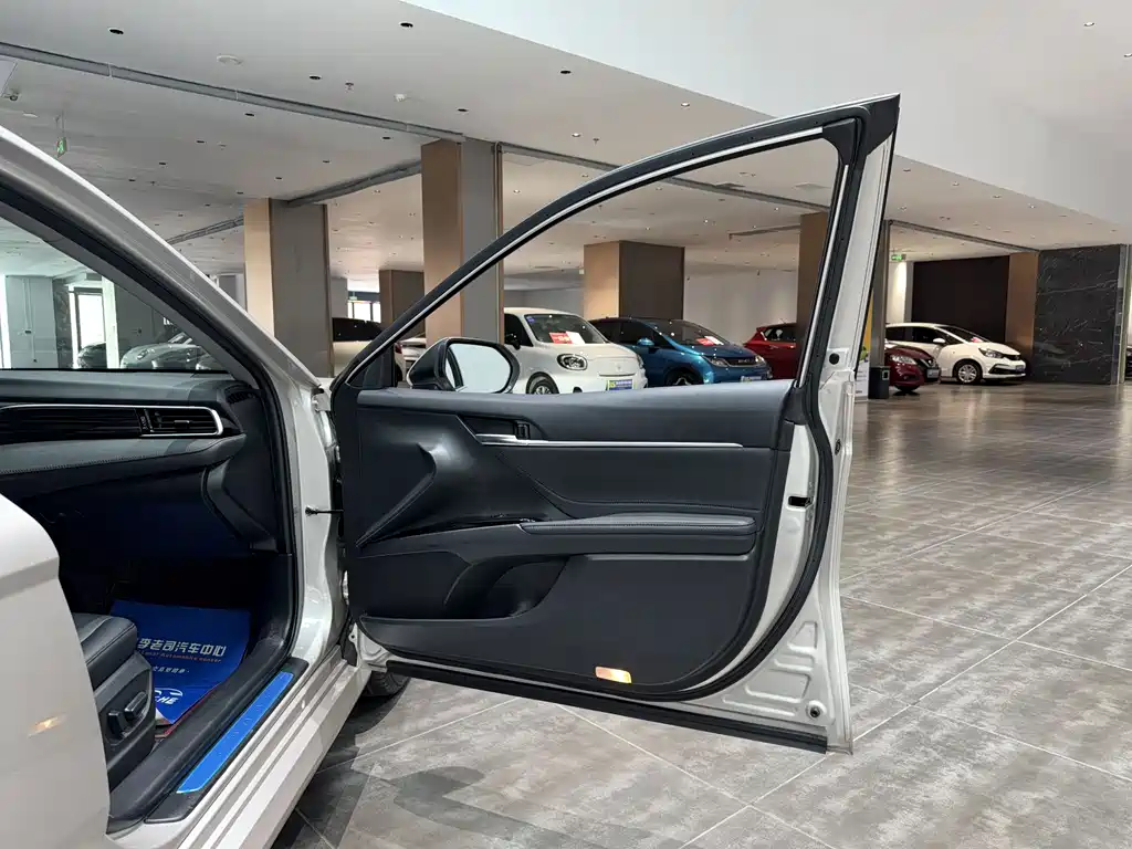 Toyota Camry 2020 — фото 14