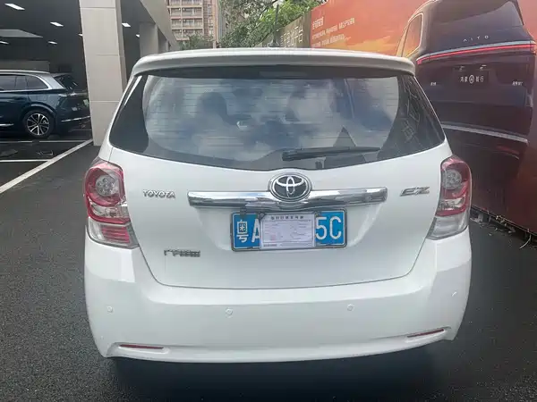 Toyota Yizhi 2012