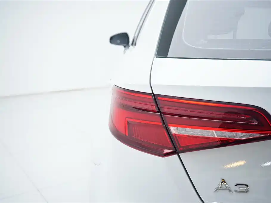 Audi A3 2018 — фото 16