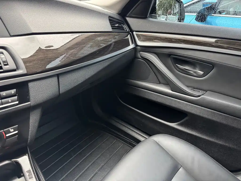 BMW 5 Series 2014 — фото 15