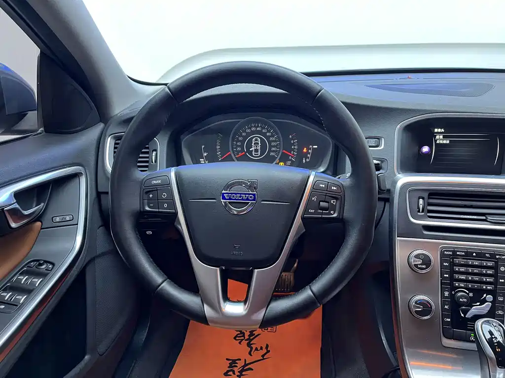 Volvo S60 2017 — фото 11