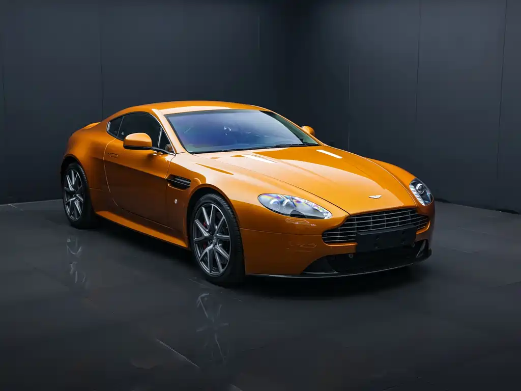 Aston Martin V8 Vantage 2013 — фото 3